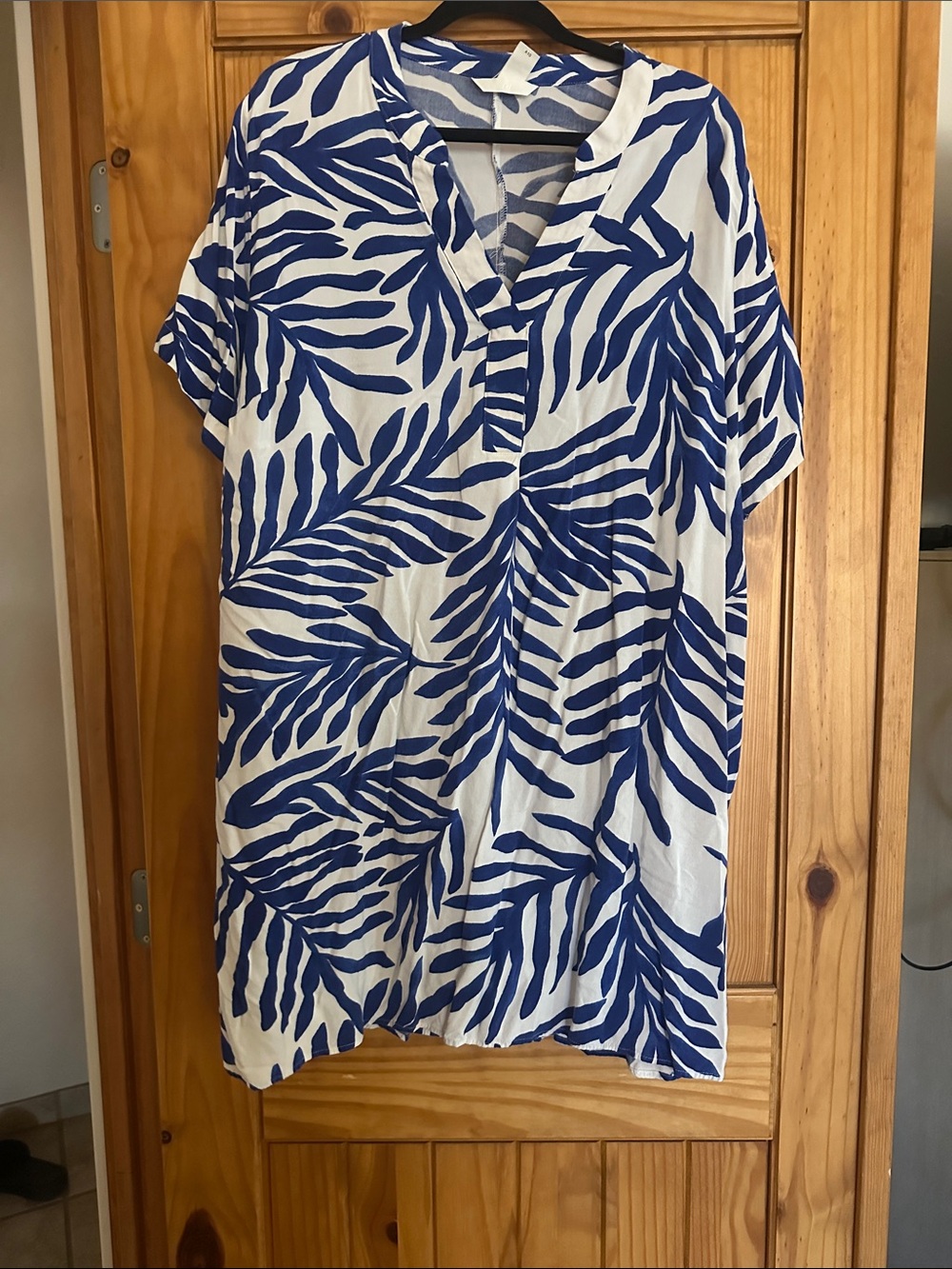 Women's Blue Leaf Print V-Neck Dress